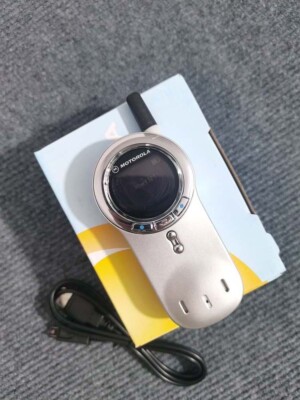 Motorola V70 Unlocked GSM Rotatable 100% Original vintage cell