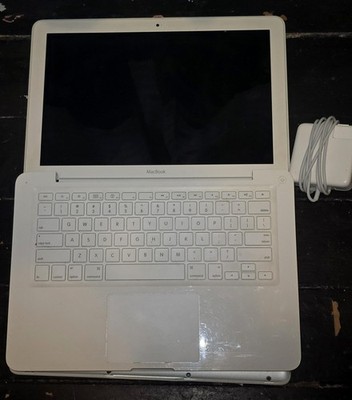 2009 Apple MacBook 13'' A1342 4324A-BRCM1047. For Parts Or Repair