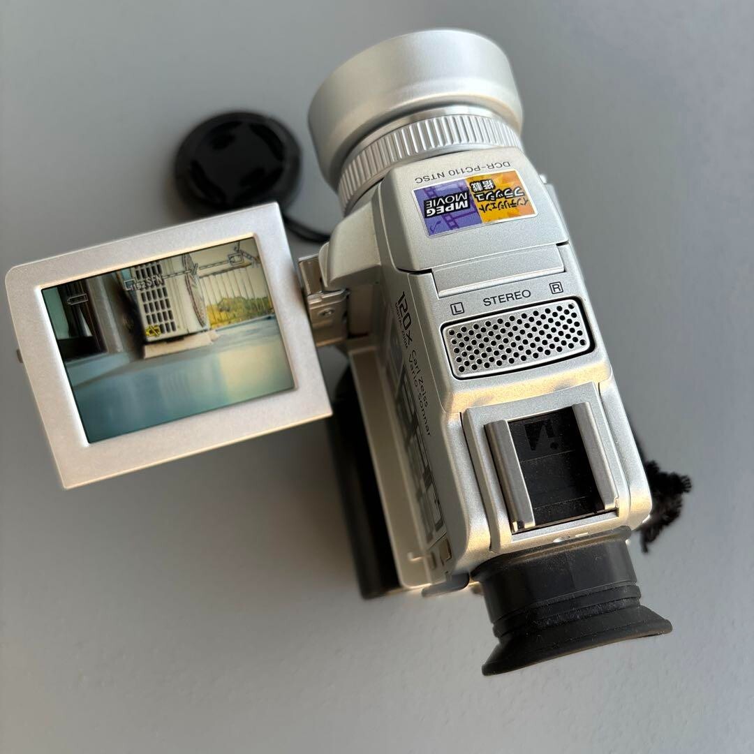 Sony Handycam DCR-PC110 Mini DV Hybrid Camcorder Nightshot 2.5 inc