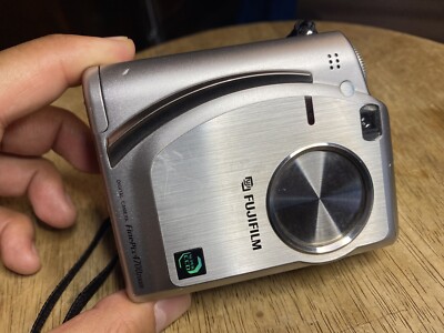 FUJIFILM Fuji FinePix 4700z Compact Digital Camera Silver TESTED
