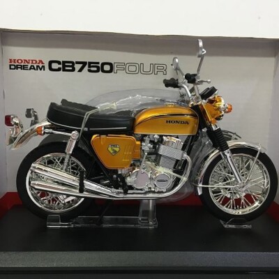 Aoshima 1/12 Honda CB750 FOUR K0 Candy Gold Motorcycle Diecast