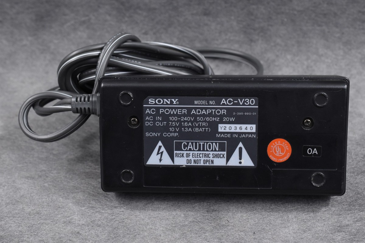 Sony CCD-TR4 Video8 Handycam Camcorder w/ AC-V30 - For Parts