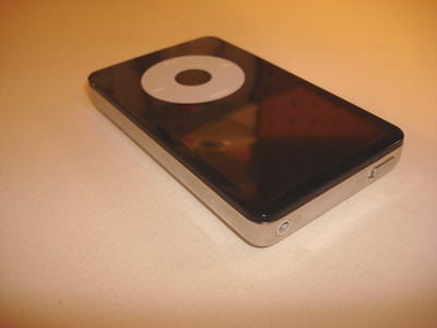 APPLE iPOD CLASSIC 5.5 GEN. CUStOM BLACK 80GBNEW HARD DRIVE