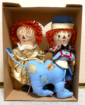 Raggedy Ann & Andy Camel with Wrinkled Knees 2002 Festival in