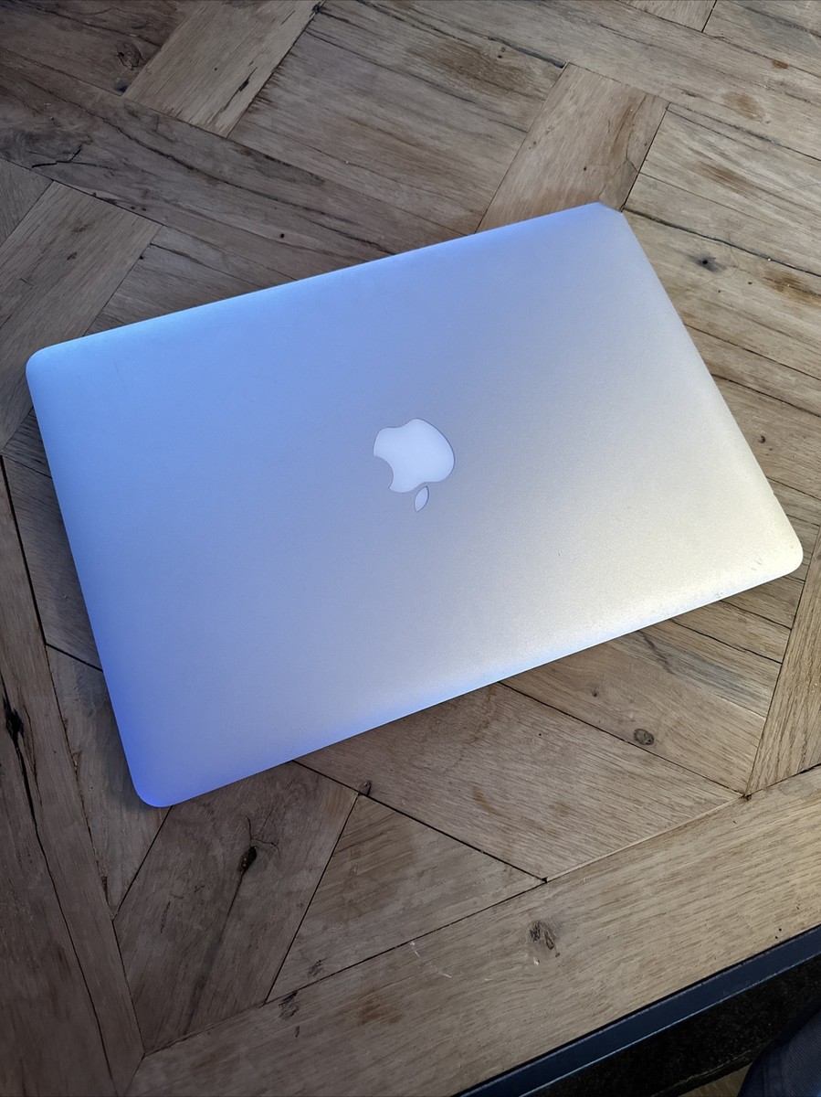 MacBook Air 13-inch 1.7 GHz Core i5 4 GB RAM, Excellent Condition