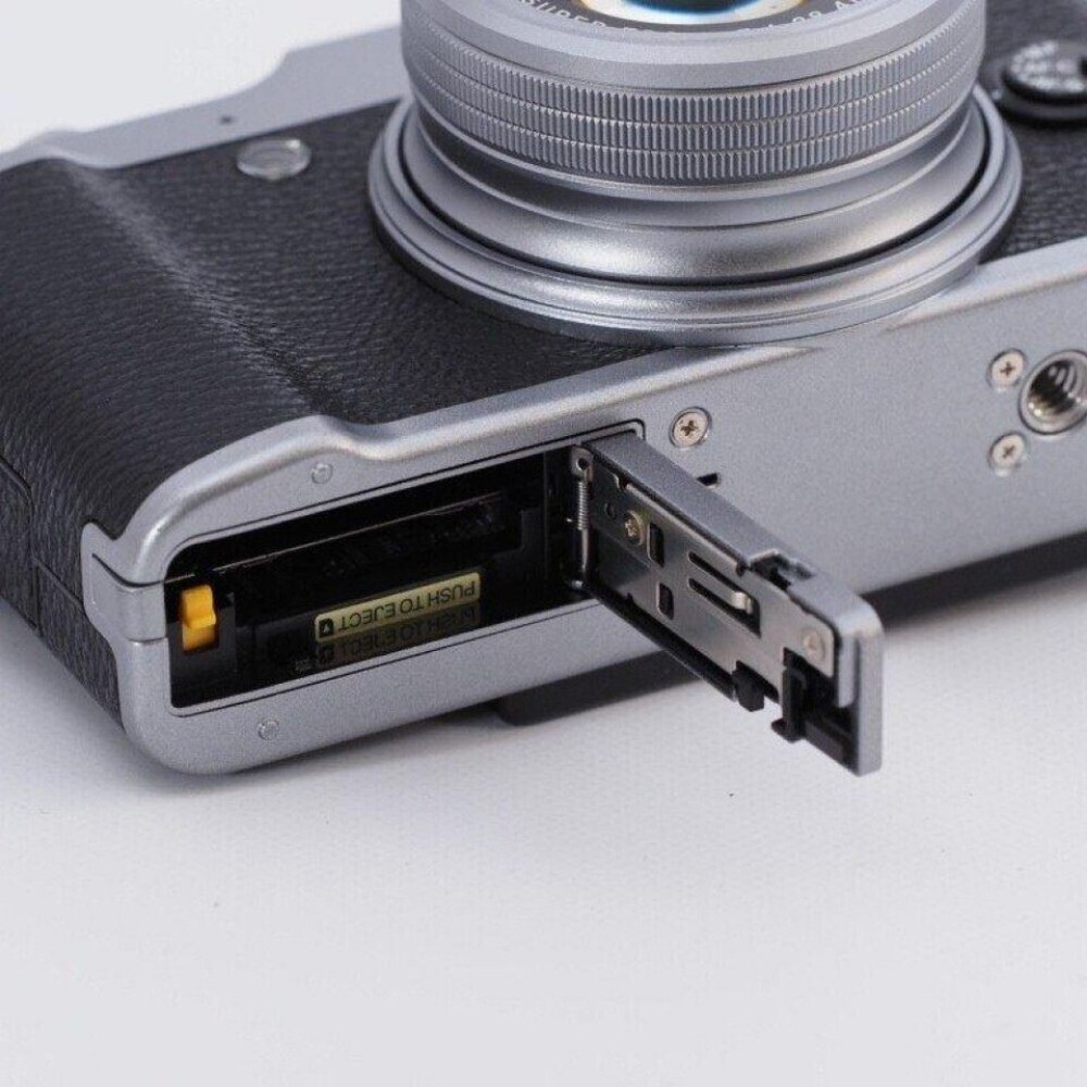 Fujifilm X20 X Series 12.0MP Digital Camera Come with Accessories