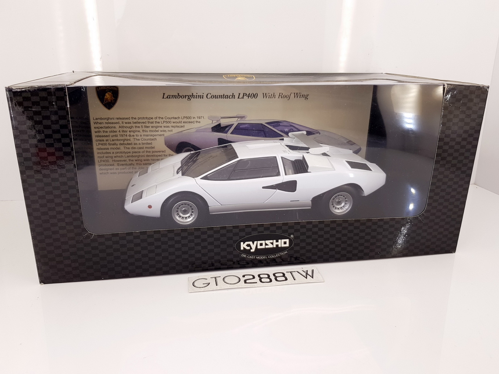 Kyosho 1:18 scale Lamborghini Countach LP400(White/with Roof Wing