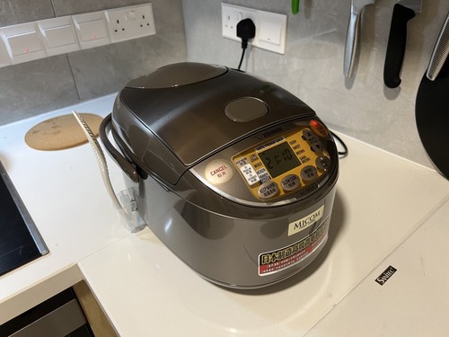 ZOJIRUSHI Rice cooker for overseas 220V-230V 5.5 cups brown NS