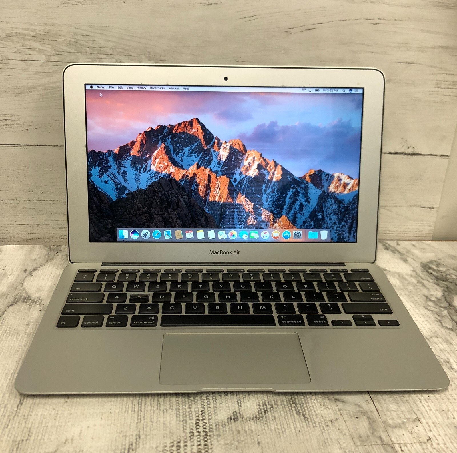 Apple MacBook Air 11-Inch Mid 2011 i5 1.6GHz 4GB RAM 60GB HDD
