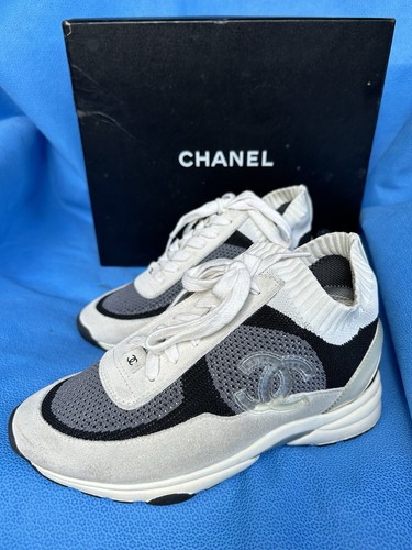 Chanel White Black Knit/ Suede Calfskin CC Logo G33726 Sneaker