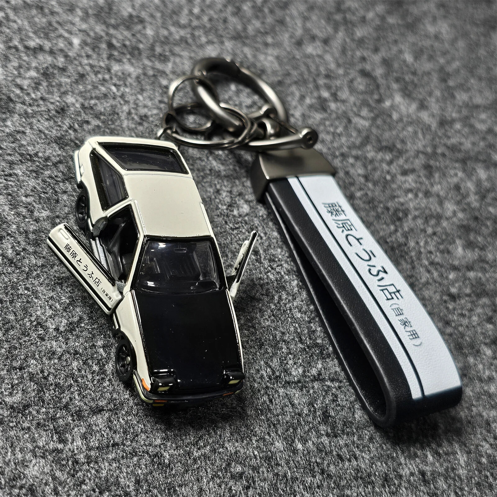 DIY Keychain Initial D Fujiwara Tofu Shop AE86 Alloy Car Model