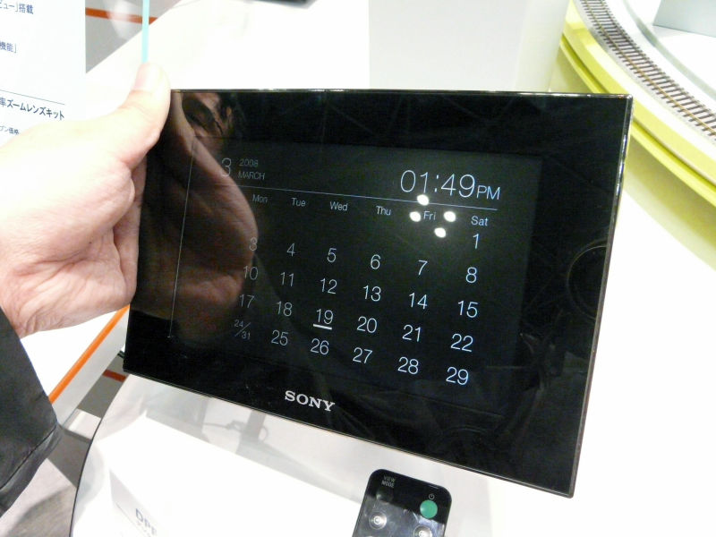 ソニーが全力で作り込んだデジタルフォトフレーム「S-Frame（エス