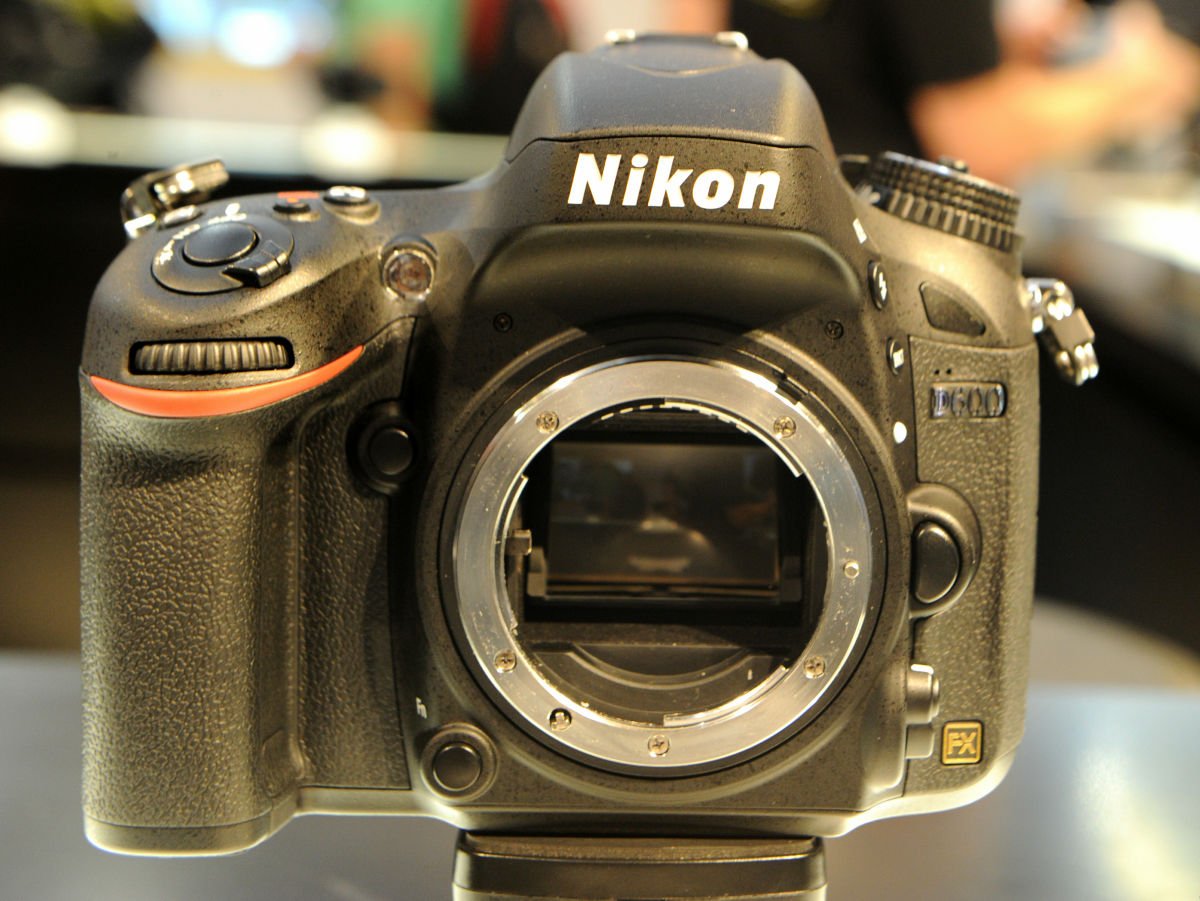 2400万画素のフルサイズセンサー搭載で19万円台、ニコン「D600」実機