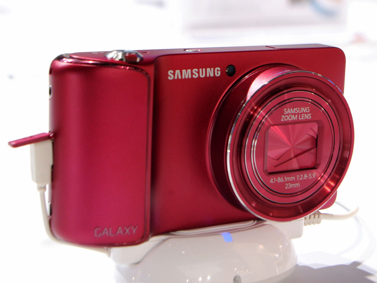 4G対応の21倍ズームAndroidデジカメ「GALAXY Camera」実機レビュー