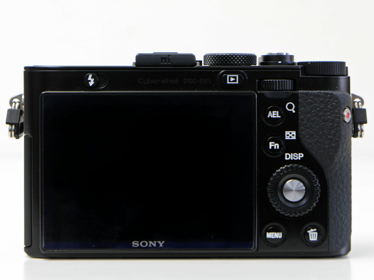 手のひらサイズのボディにフルサイズセンサーを搭載したソニーの