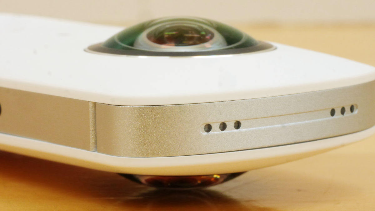 周囲360度を捉える全天球カメラ「RICOH THETA」を使ってみました