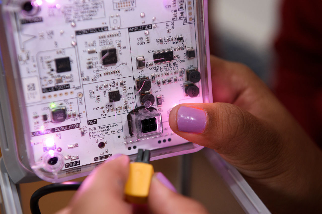 BOSEが8歳の子どもでも作れてスピーカーを構造から学べる自作キット