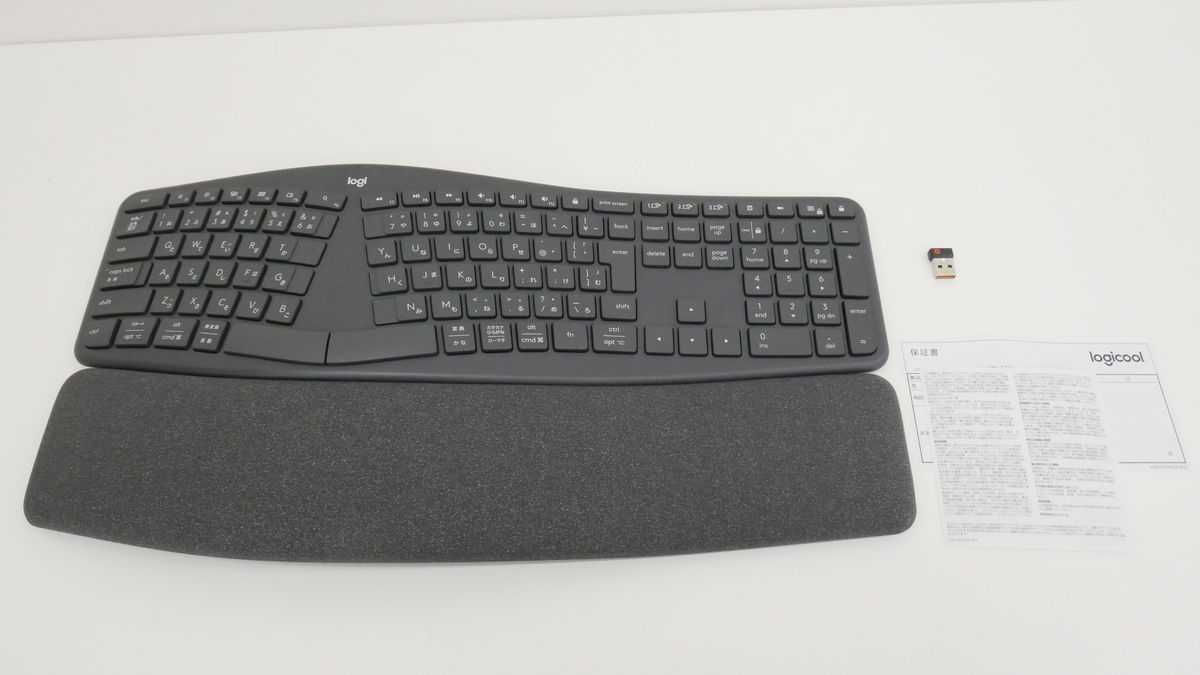 本体湾曲・ハの字型キー配置という超独特形状なロジクール製