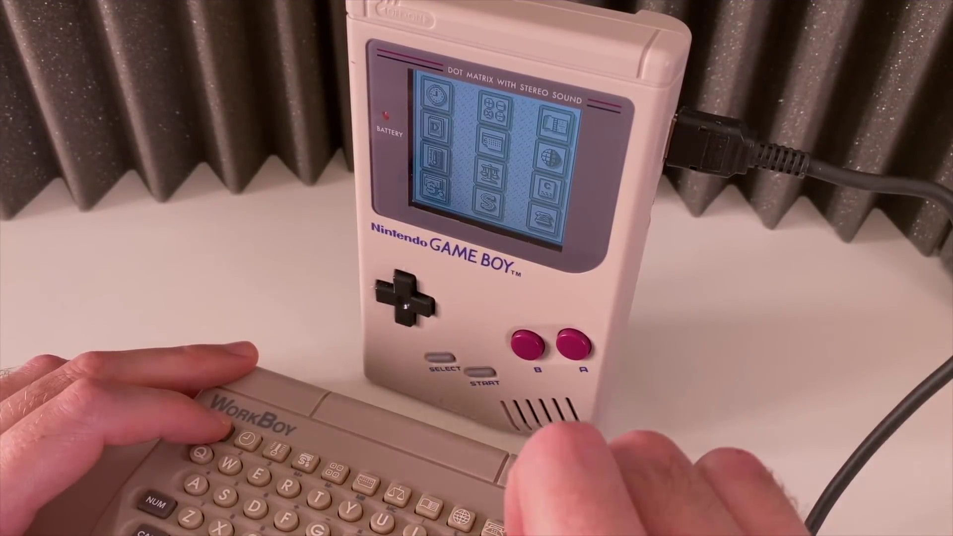 任天堂は20年以上前からゲームボーイカラーにウェブサイトの閲覧や