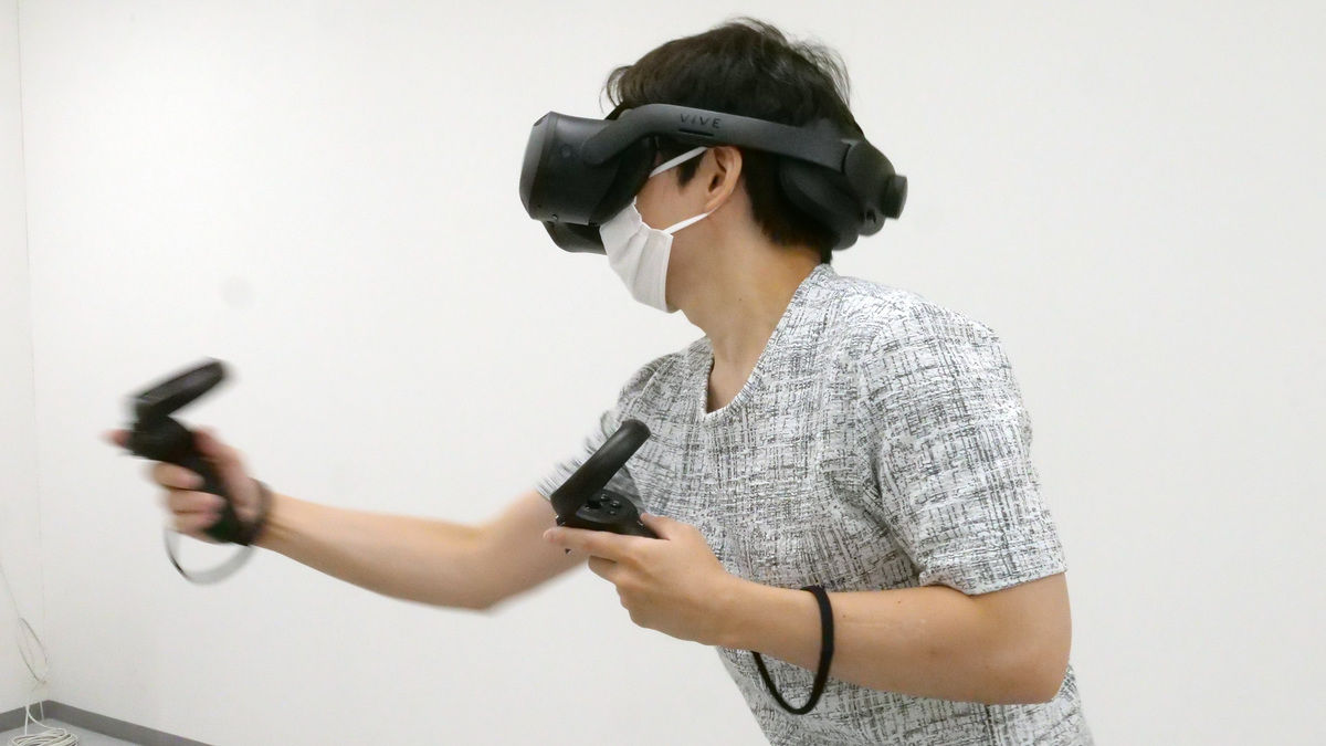 手首に装着するVR用トラッカー「VIVE Wrist Tracker」をHTCが発表