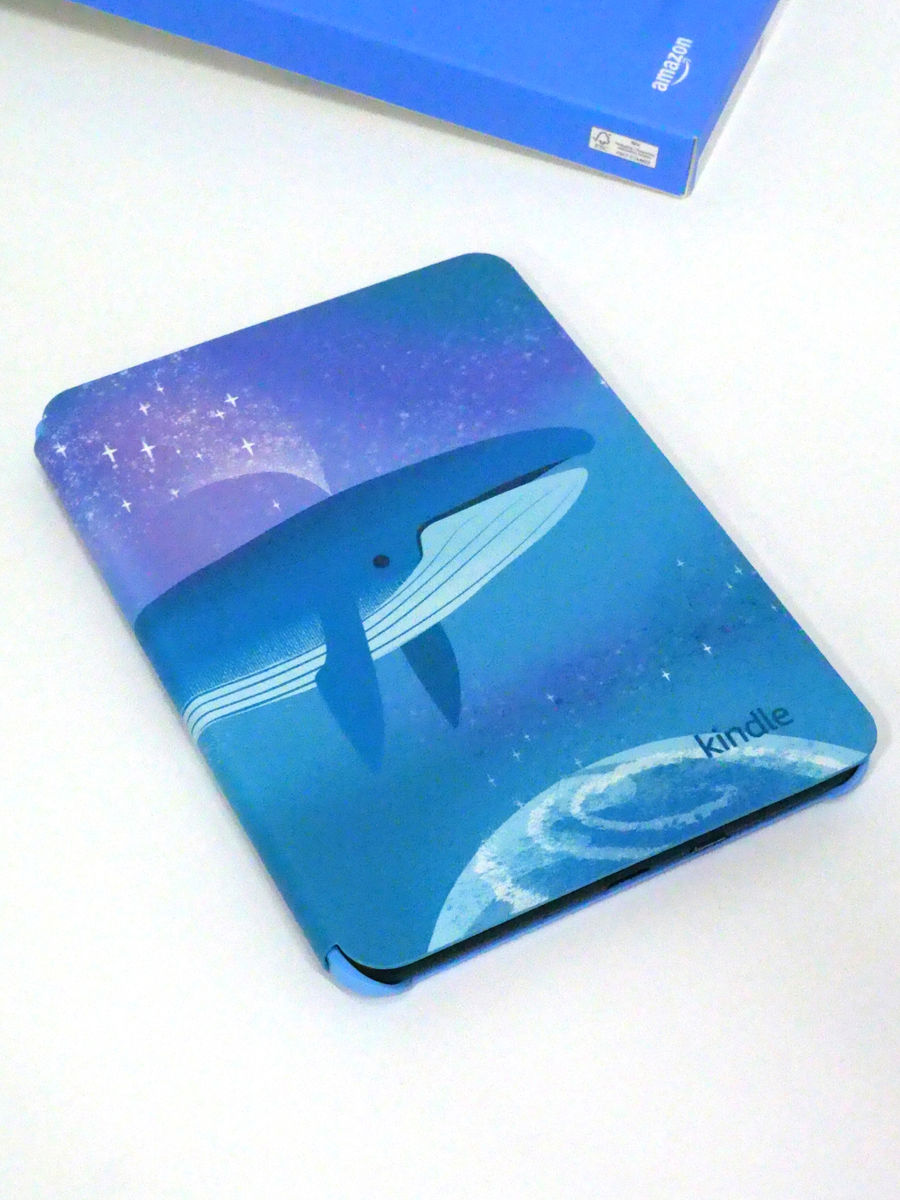 KindleのキッズモデルとKindleの2022年モデルを比較、子どもに持たせる