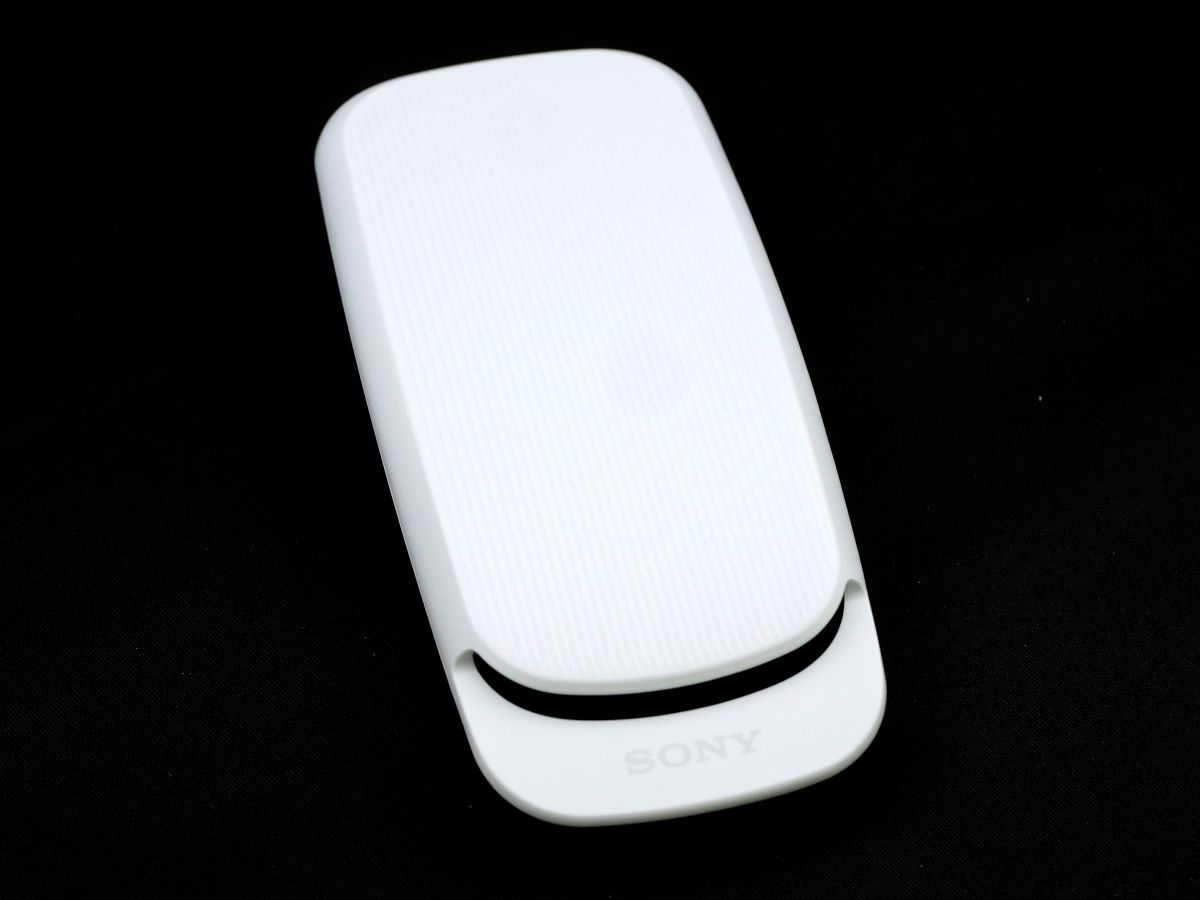 冷えた金属で肌を直接冷却するソニーの着るクーラー「REON POCKET 4