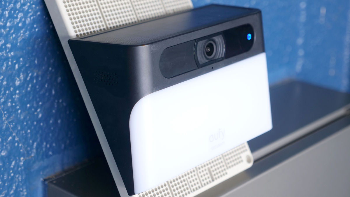 Ankerから登場したソーラーパネル付きの無線セキュリティカメラ「Anker