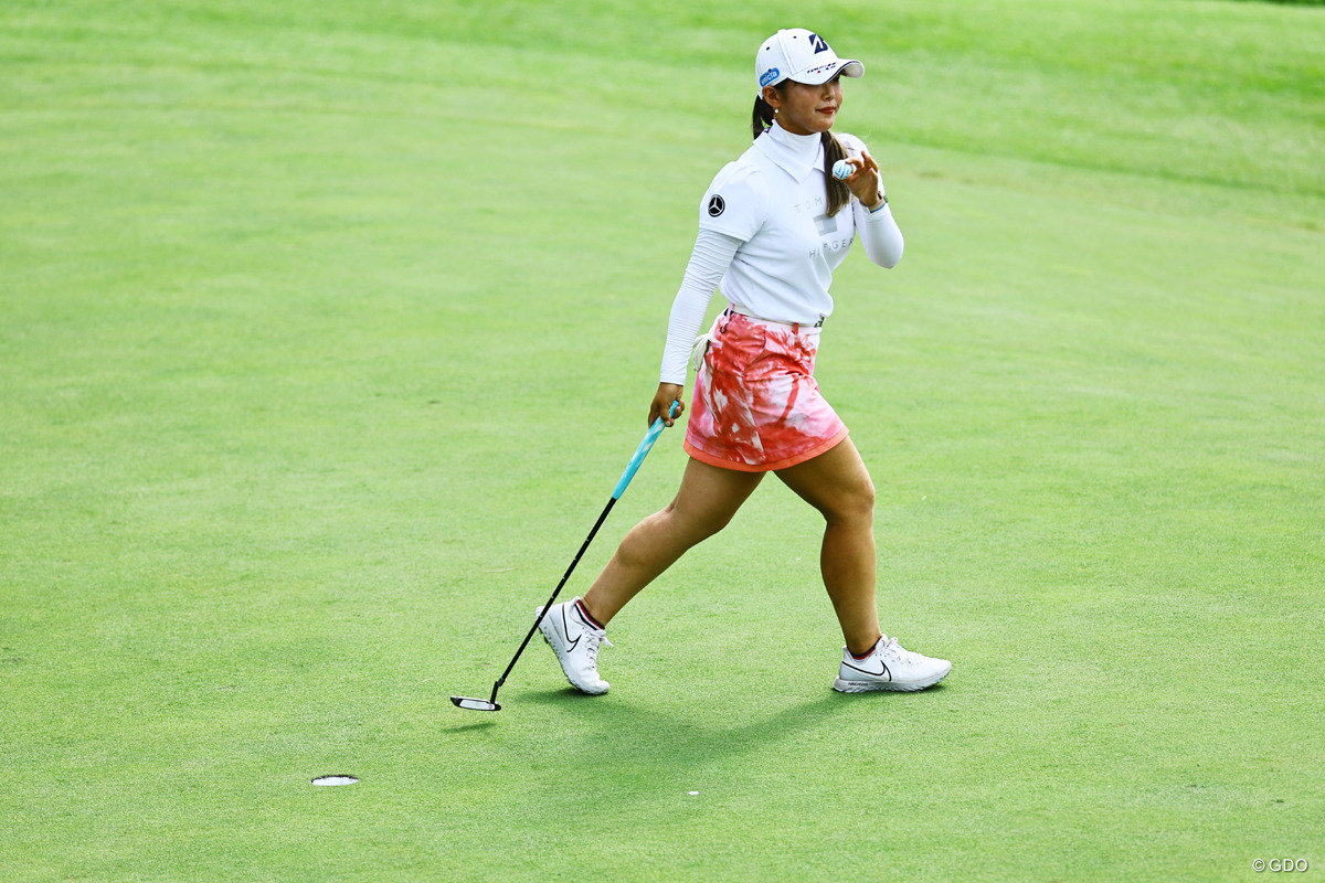 吉田優利が大会連覇へ“64”の猛チャージ 「プロの価値は優勝で」 【国内