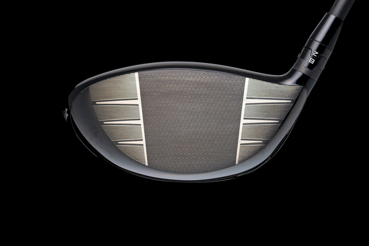 ダウンスイングから加速する超ロースピンモデル タイトリスト「GT4