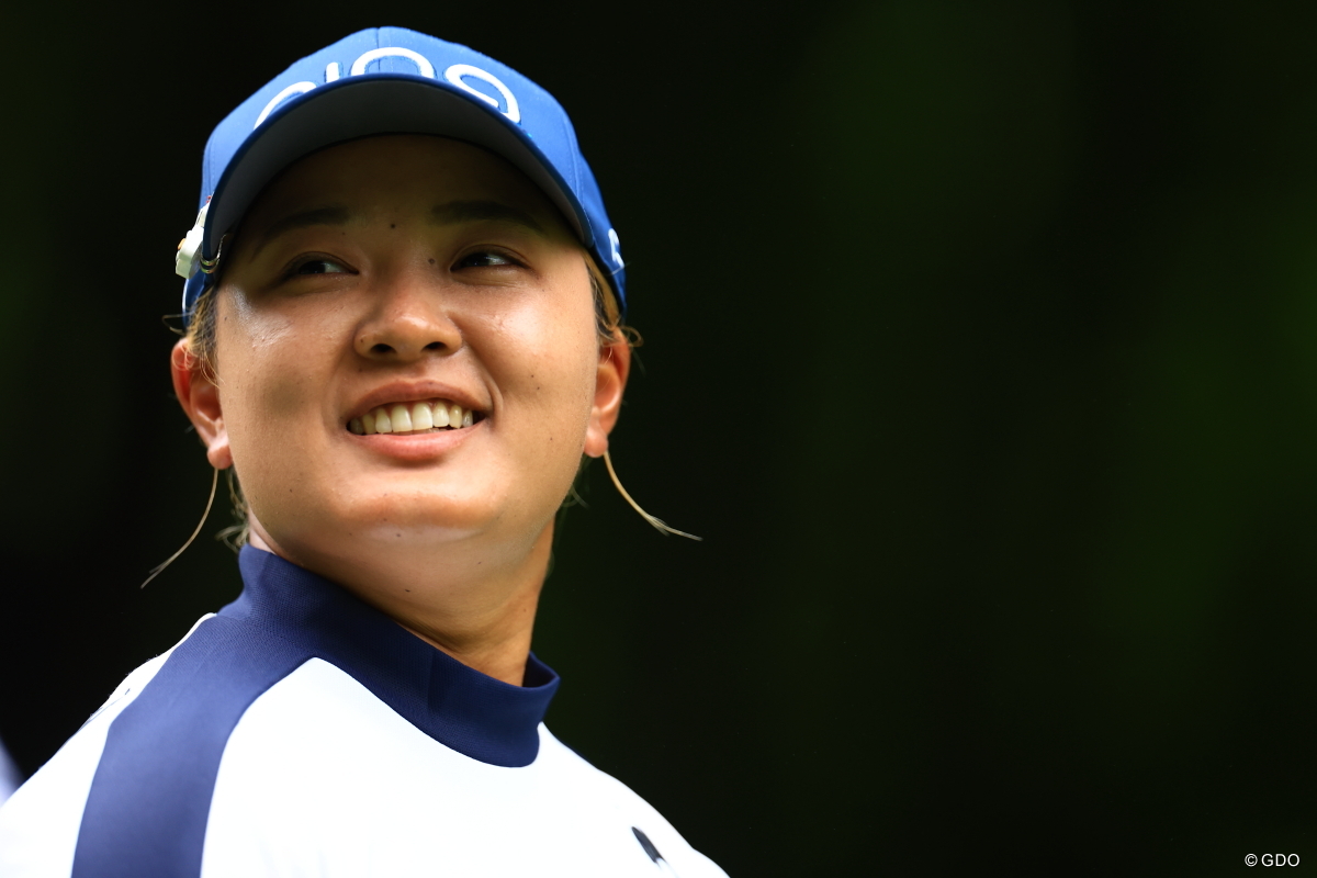 鈴木愛が2年ぶりのツアー18勝目 3打差2位に桑木志帆 【国内女子ツアー