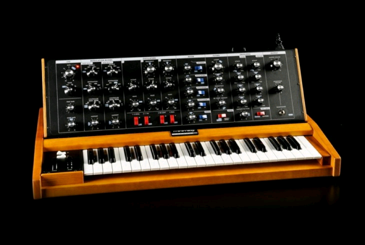 Voyager Minimoog MOOG Old School Analog Synth / 44keys / BRAND NEW
