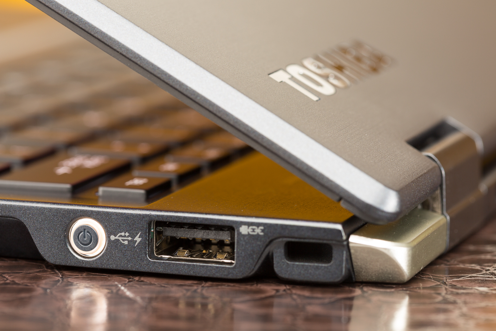 Toshiba Portege X20W-D Review | PCMag