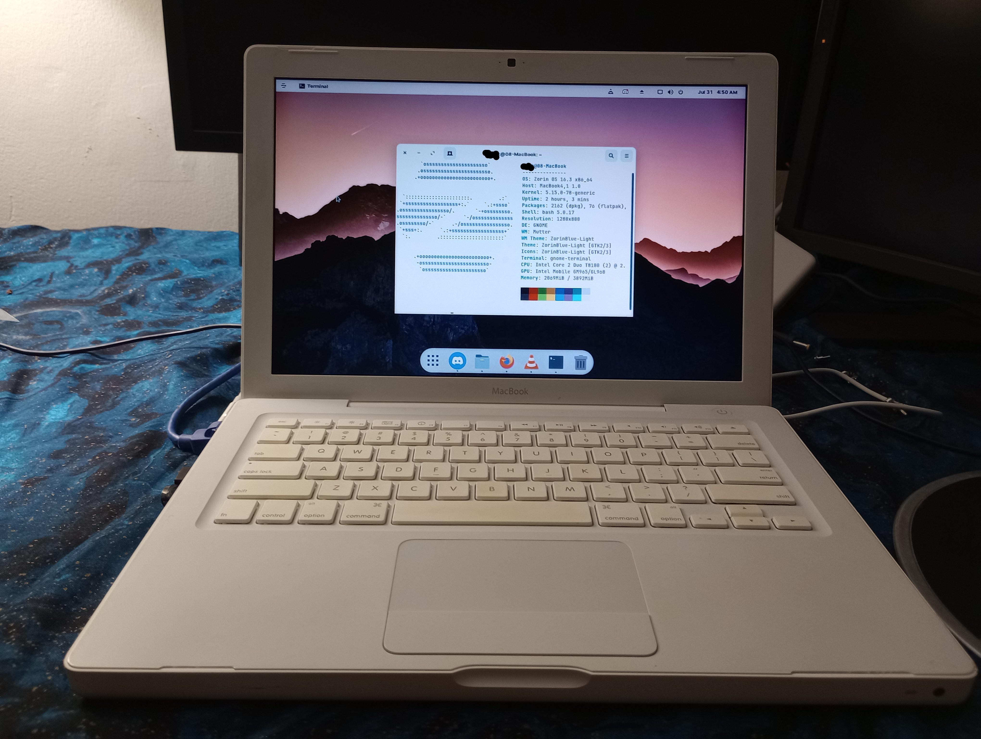 Revived this 2008 MacBook with Zorin OS Pro 16.3! : r/mac