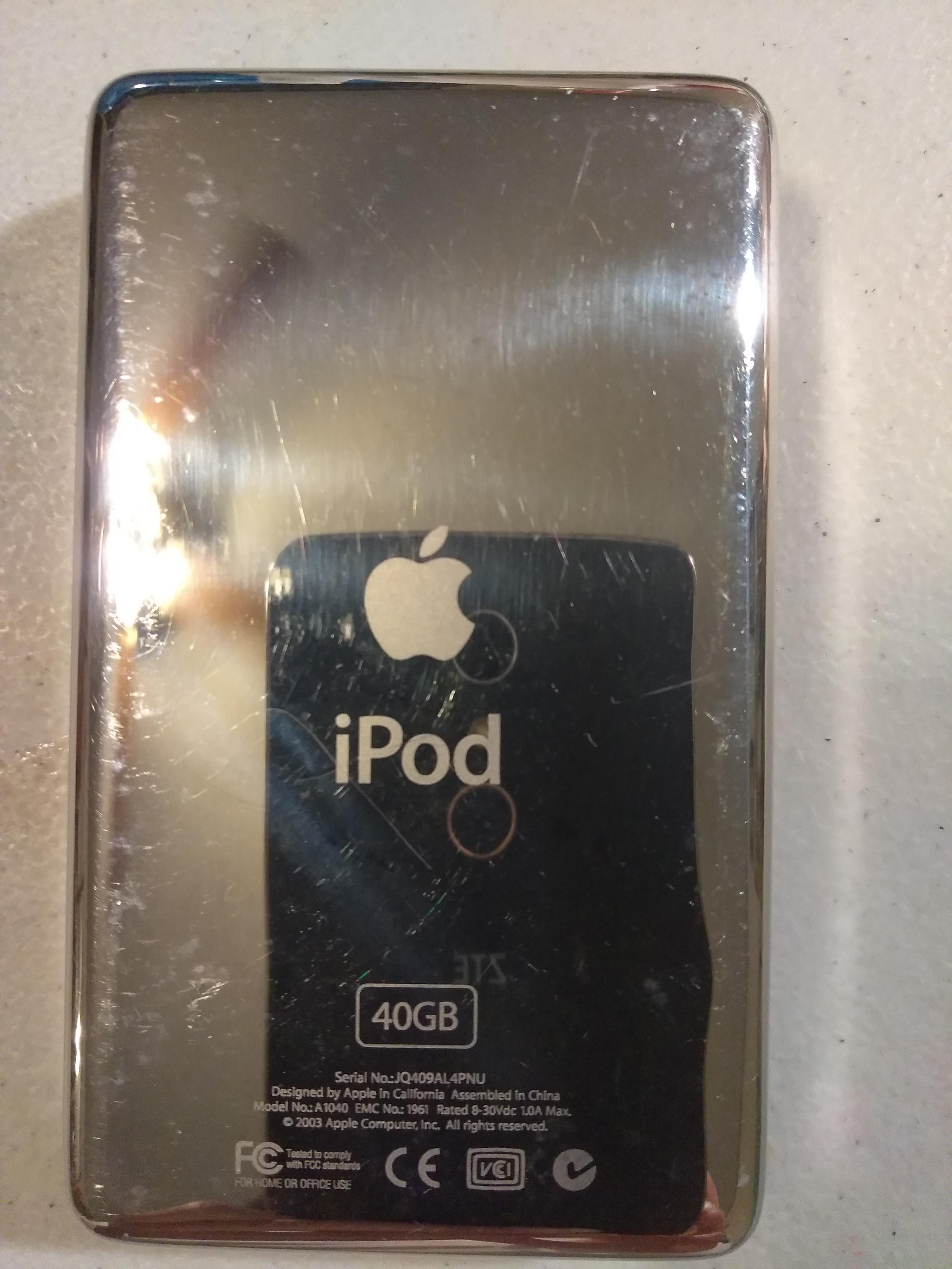 iPod Classic 第3世代 40GB のピカピカのクロム背面 : r/ipod