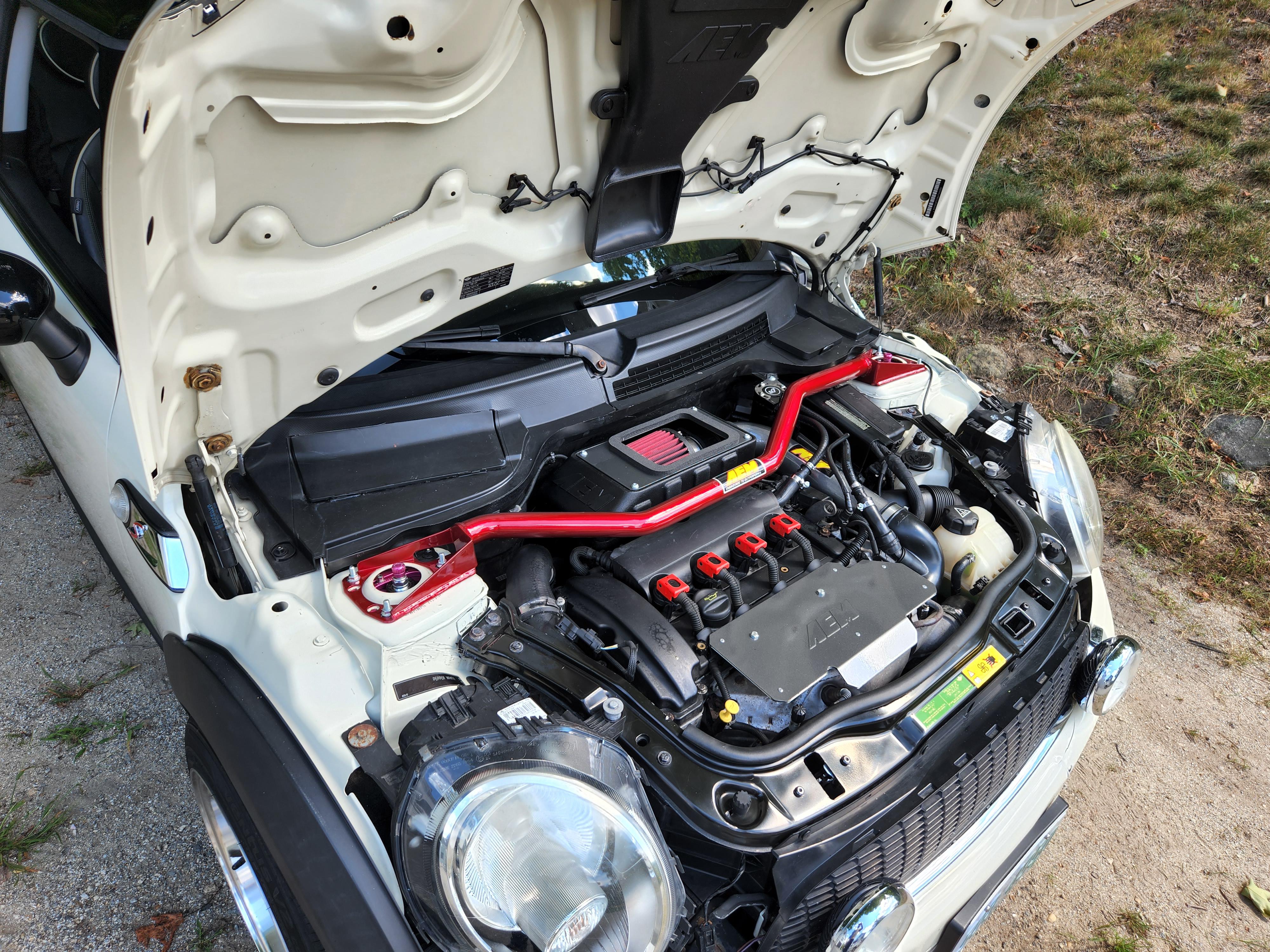 ベイの掃除とキャッチタンクの取り付け完了 : r/MINI