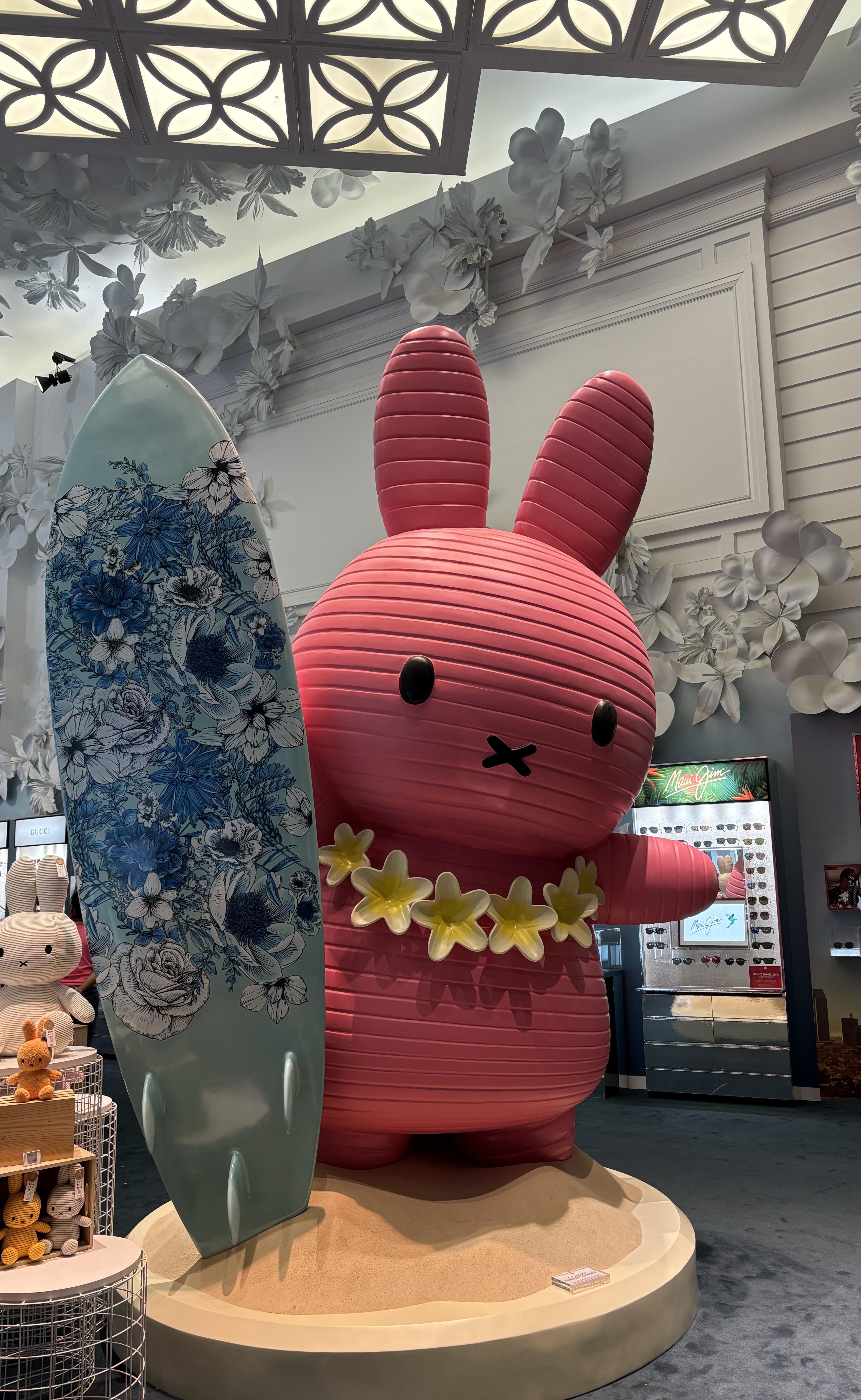 ハワイのワイキキにいる大きなミッフィー : r/Miffy