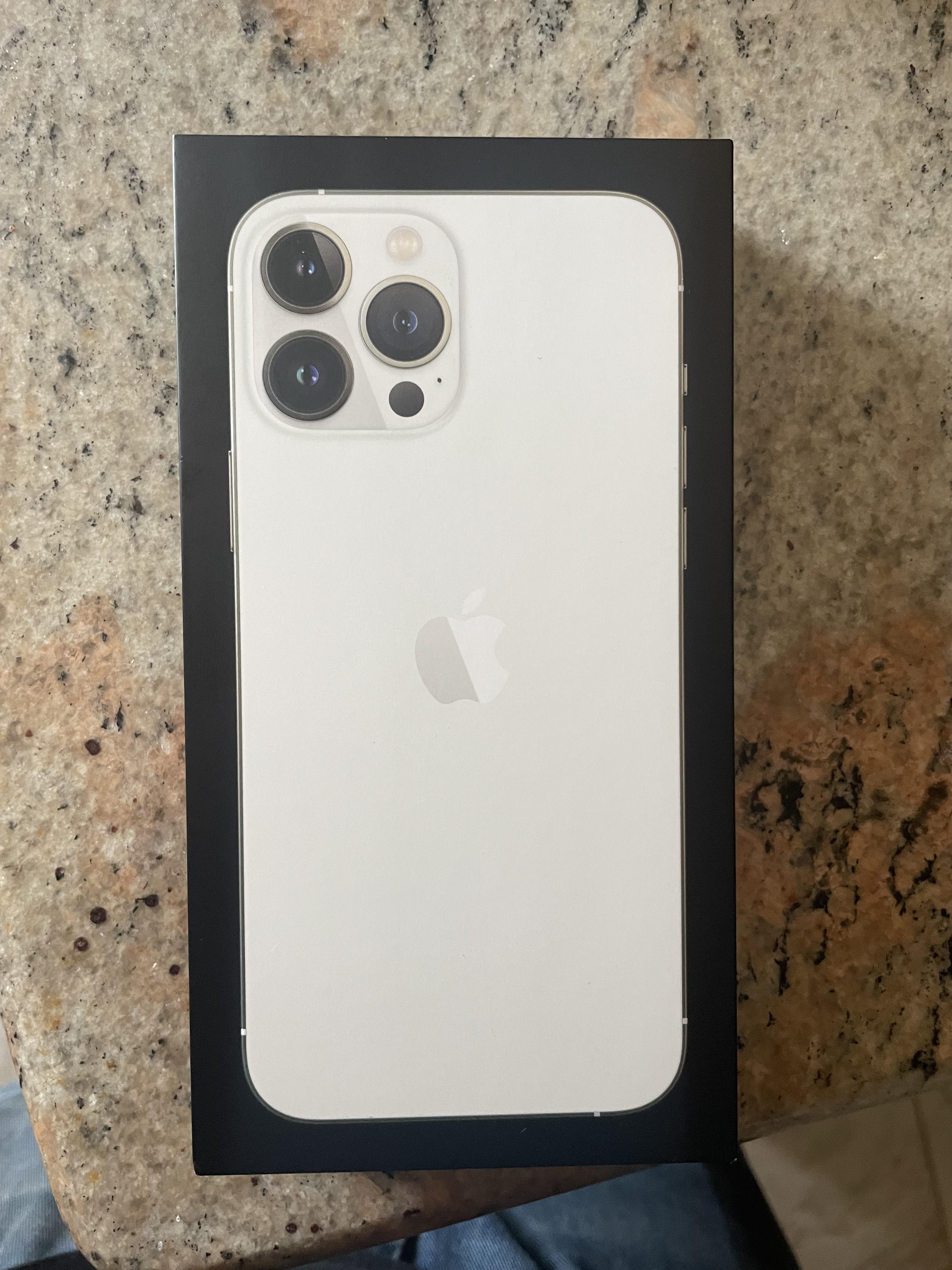 Two weeks early what a lovely surprise. 13 Pro Max 256 GB! : r