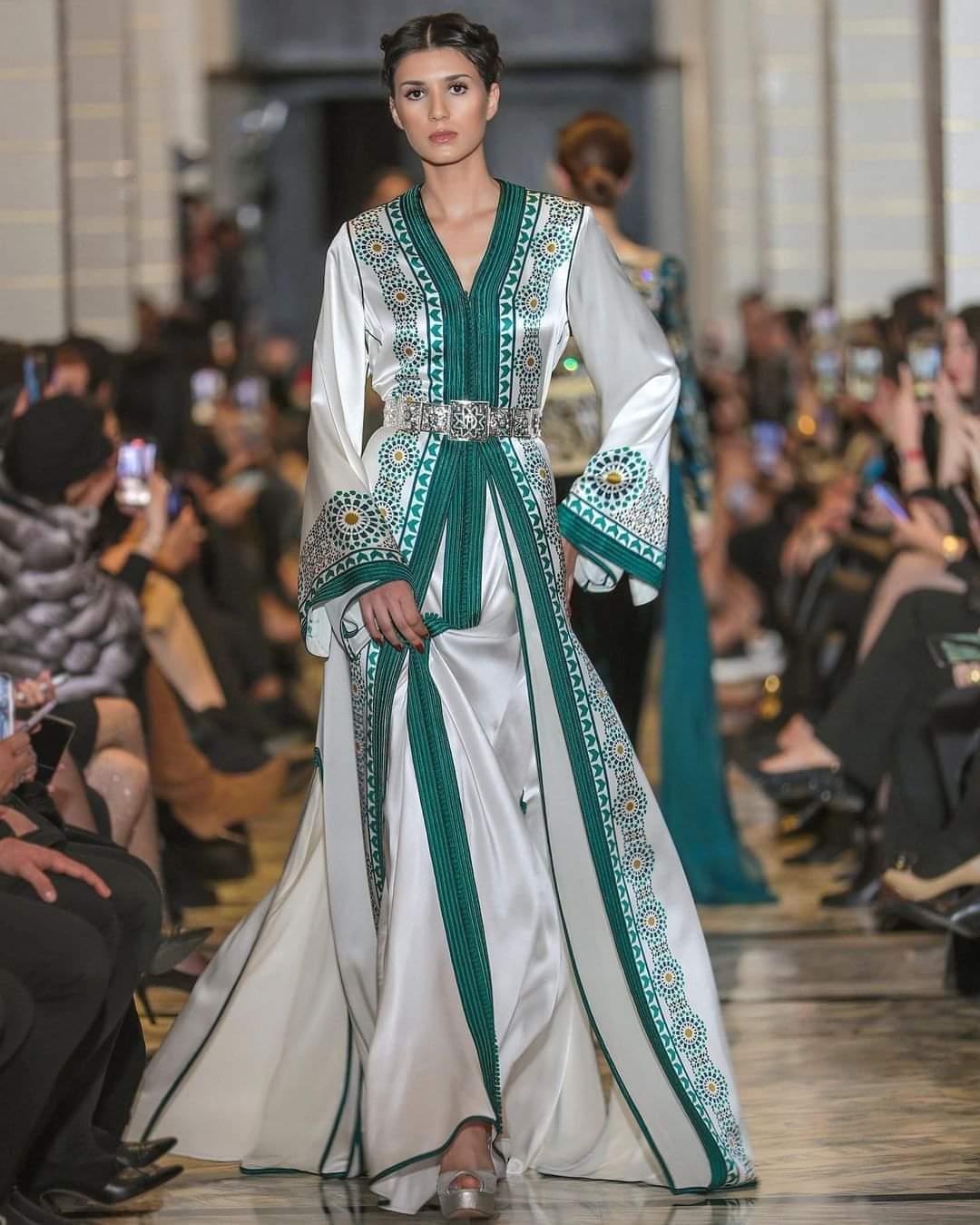 モロッコで、こんな感じのモロッコ伝統衣装はどこで買える？ : r/Morocco