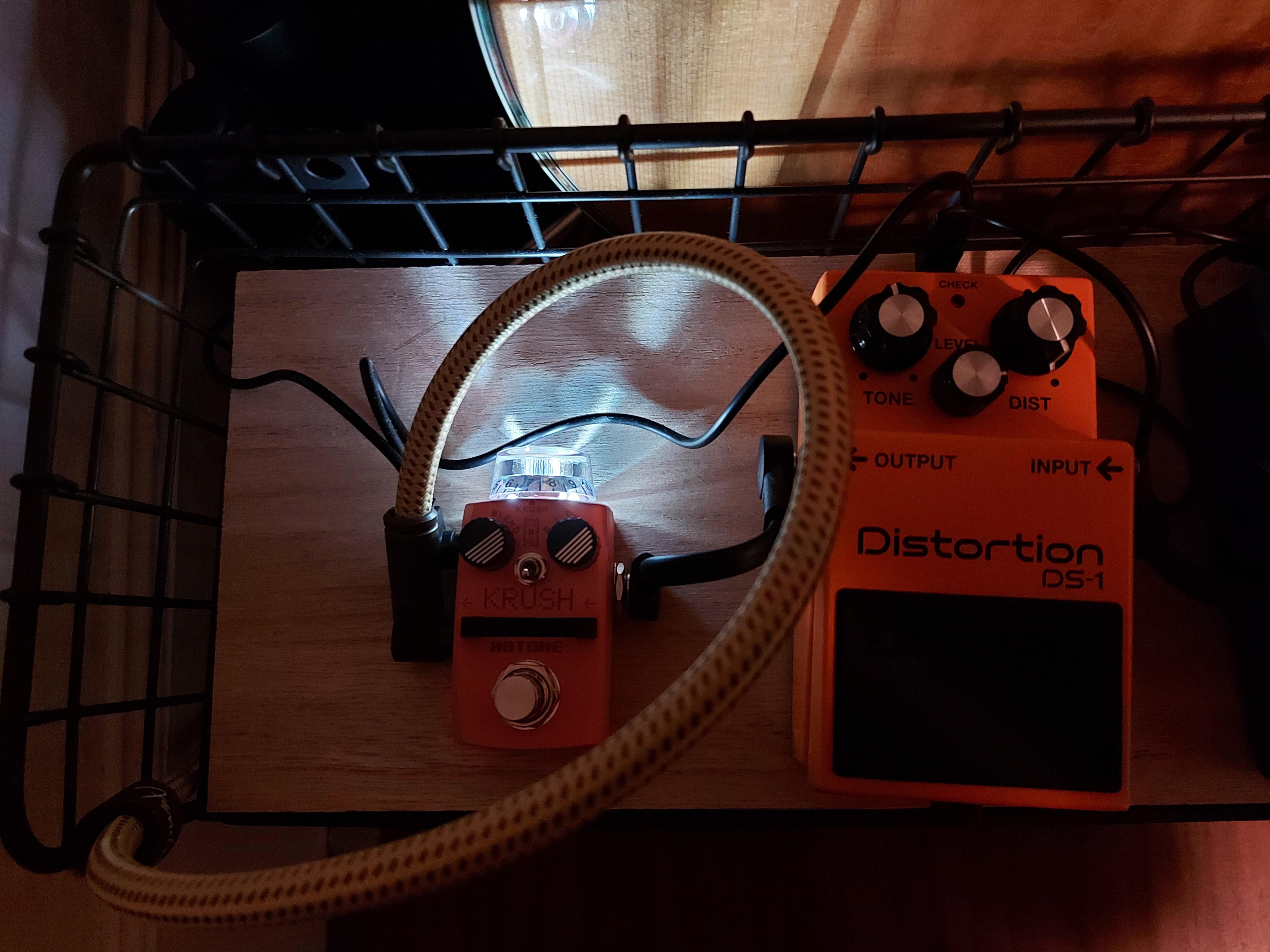 NPD! Hotone Krush bitcrusher. Creates a brilliant static synth