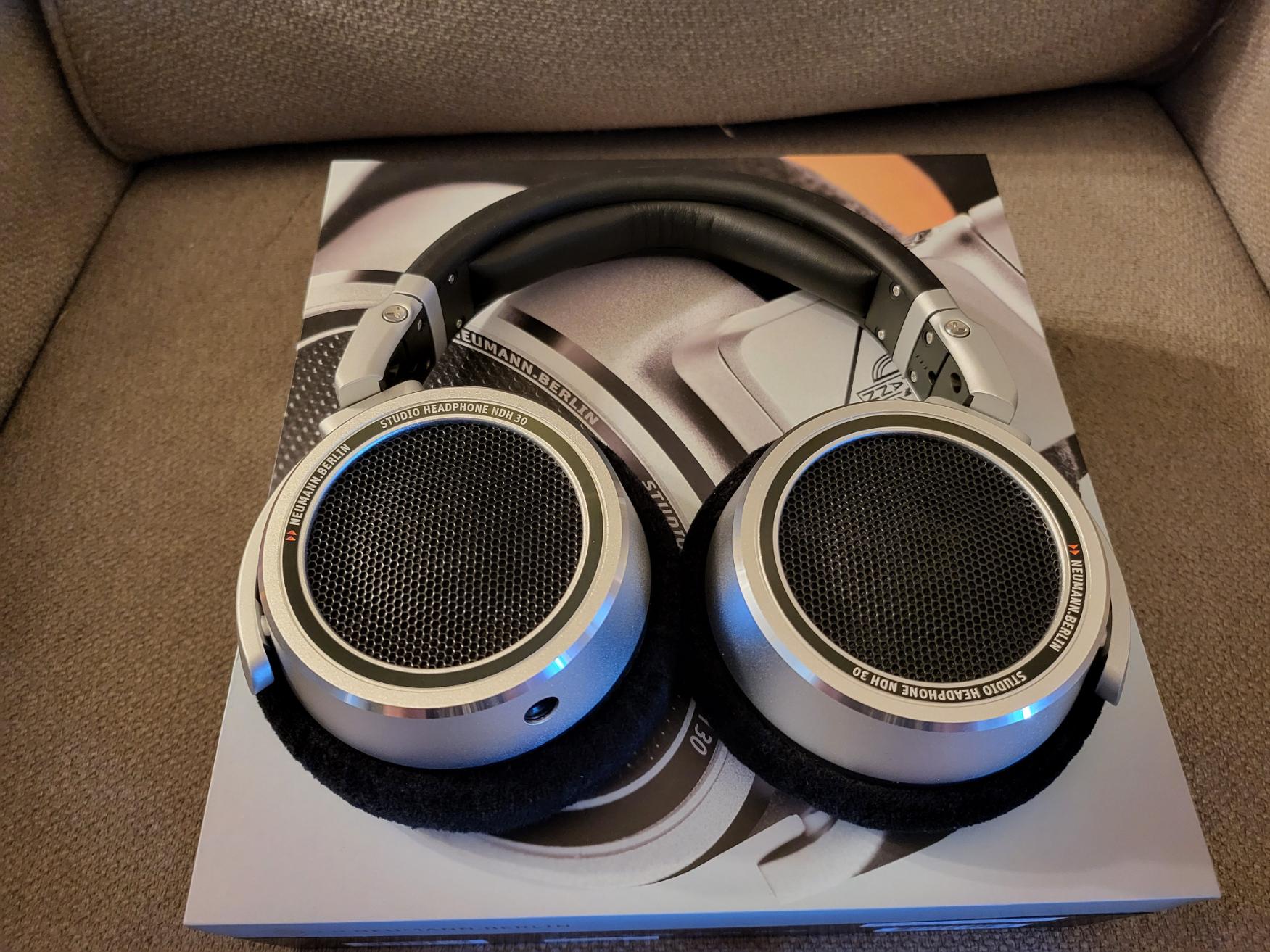 Neumann NDH 30 の感想 - 音場が少し狭い 800s みたいな感じ : r