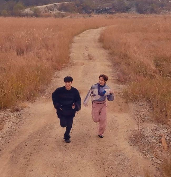 ミンギとユノのYOUTHには驚かされたな… : r/ATEEZ