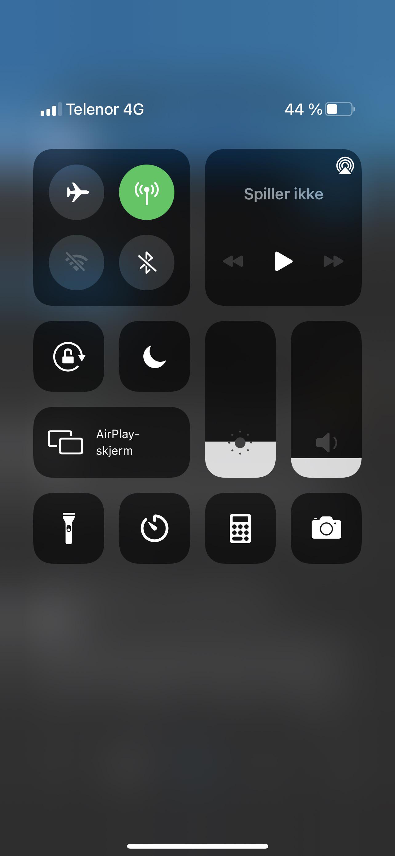 新しいiPhone 12 Pro Maxで、急にWi-FiとBluetoothがオンにでき