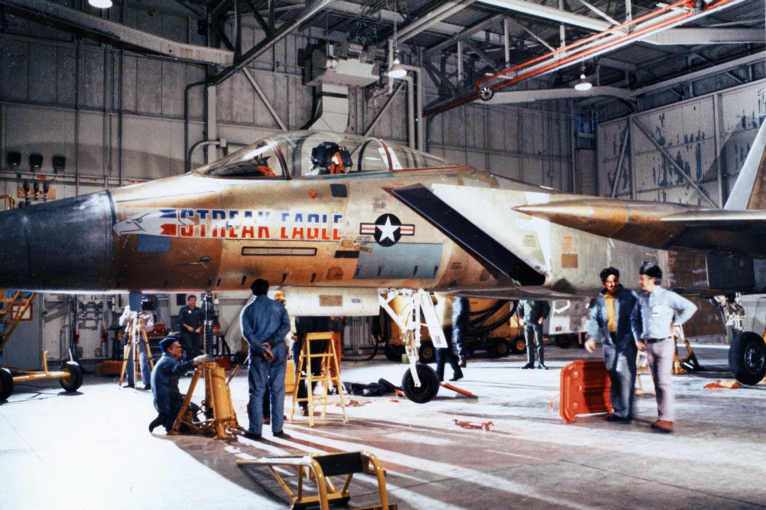 マクドネル・ダグラス F-15 ストリーク・イーグル、1975年1月16日から2