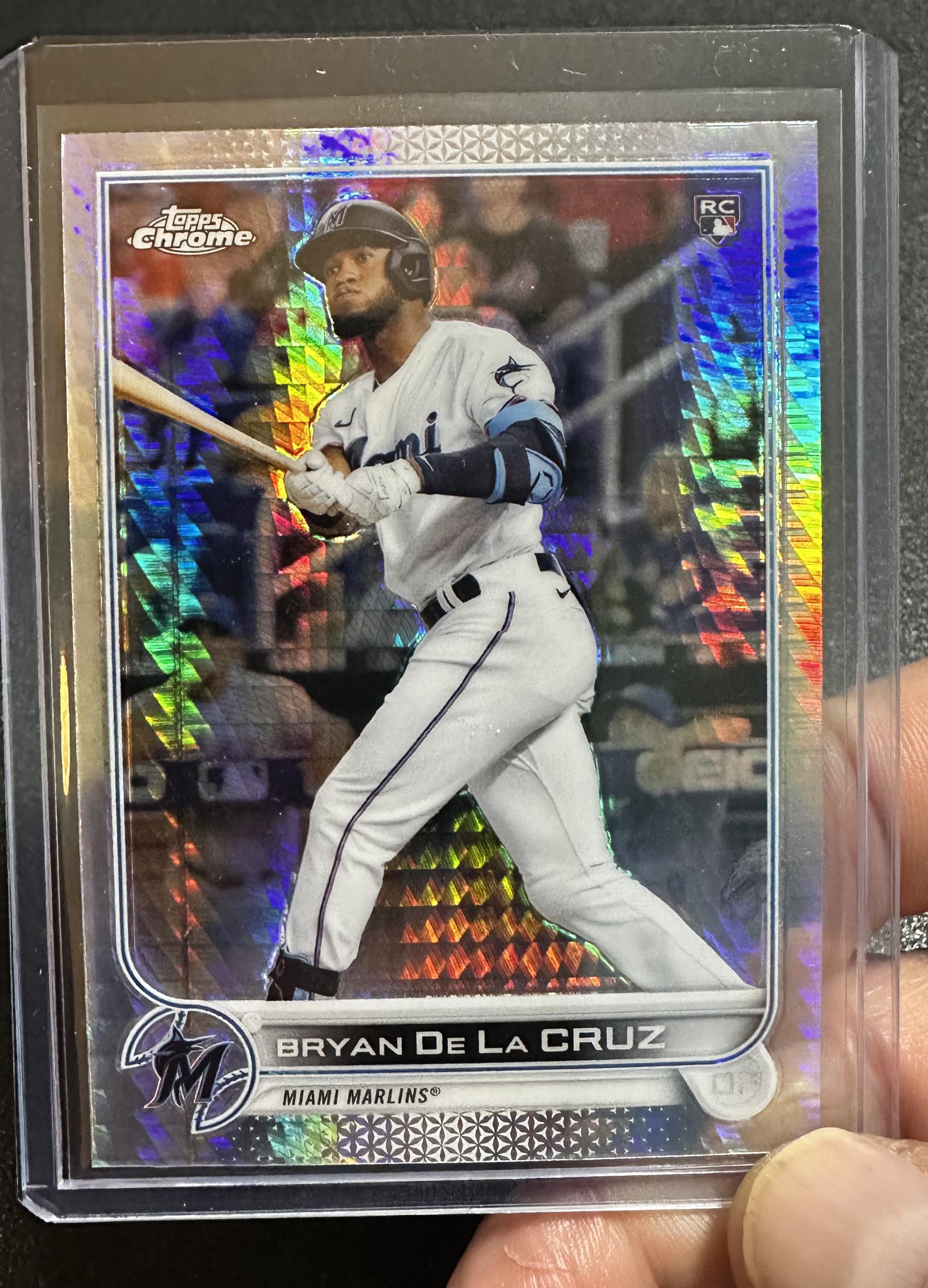 is this a rainbow refractor? : r/baseballcards