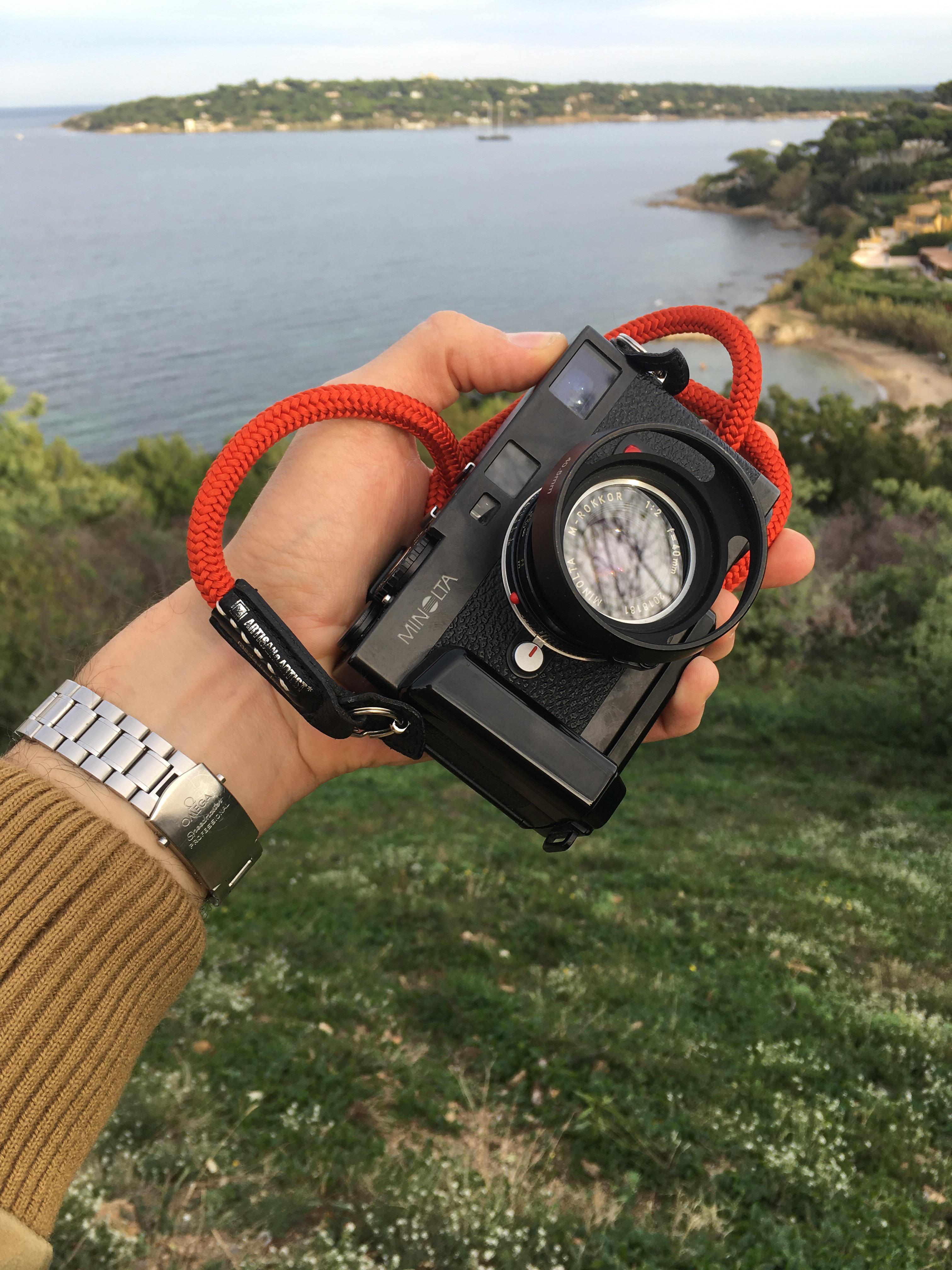 ミノルタCLEと40mm f/2レンズ、それに日本のシルクコード。 : r