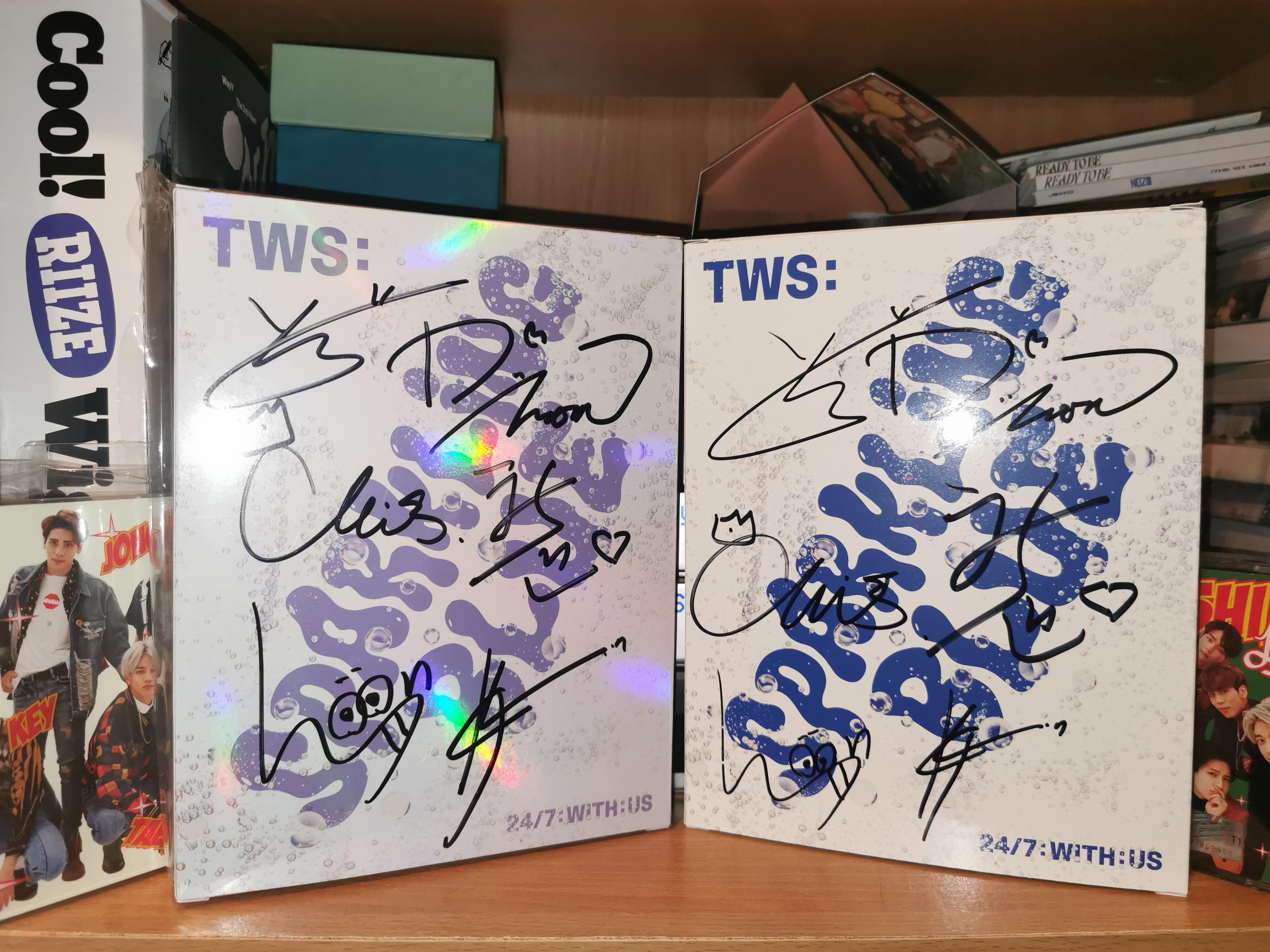 今日、MWAVEサイン入りTWSアルバムが届いたー！！！ : r/kpopcollections