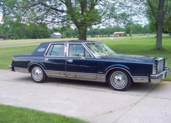 1982年製のリンカーン・マークVIコンチネンタル、お母さんが2010年に