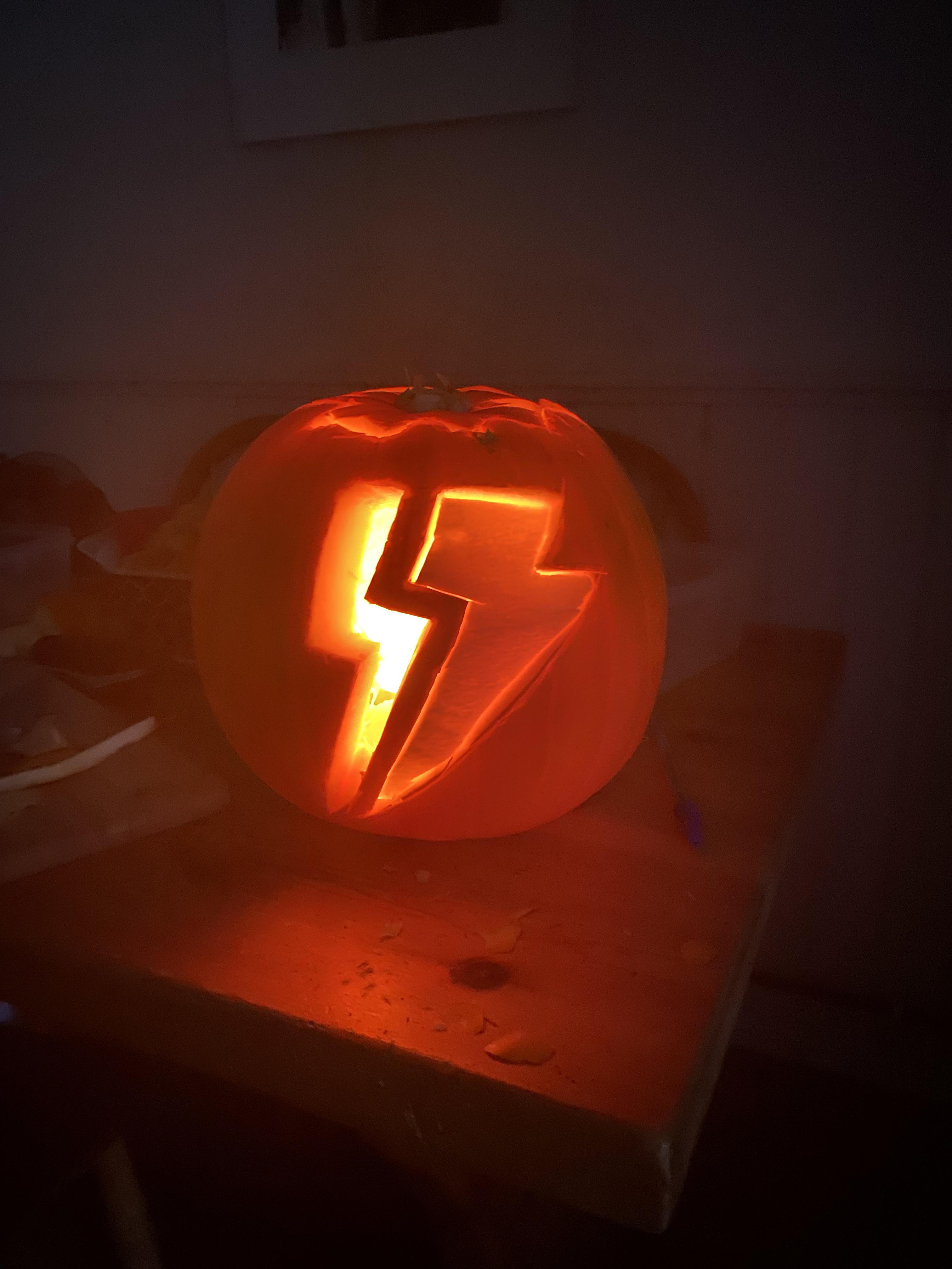 Ziggy pumpkin I carved 🎃 : r/DavidBowie