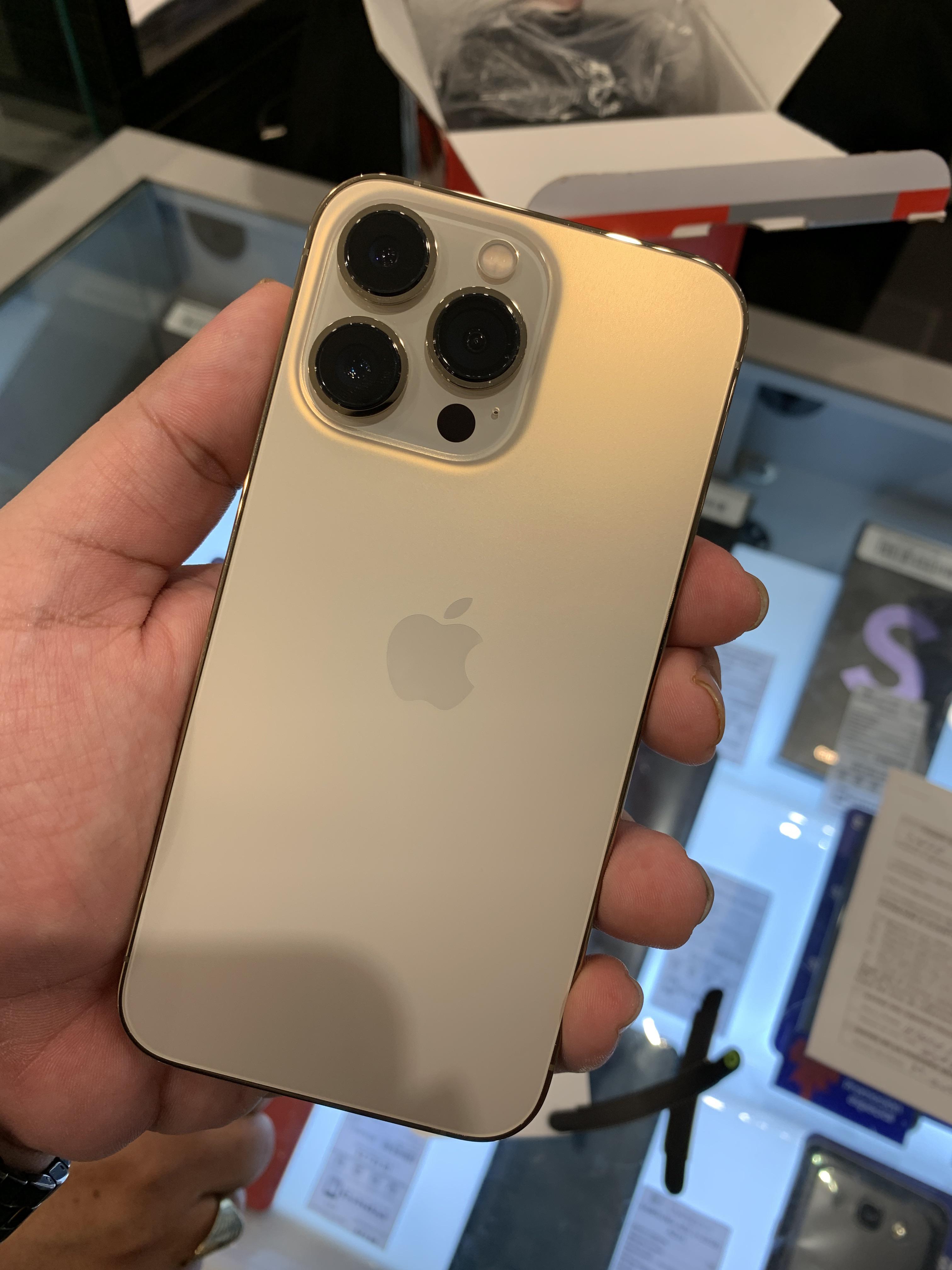 2台セット】iPhone 13 Pro / iPhone XR 2台セット】iPhone 13 Pro