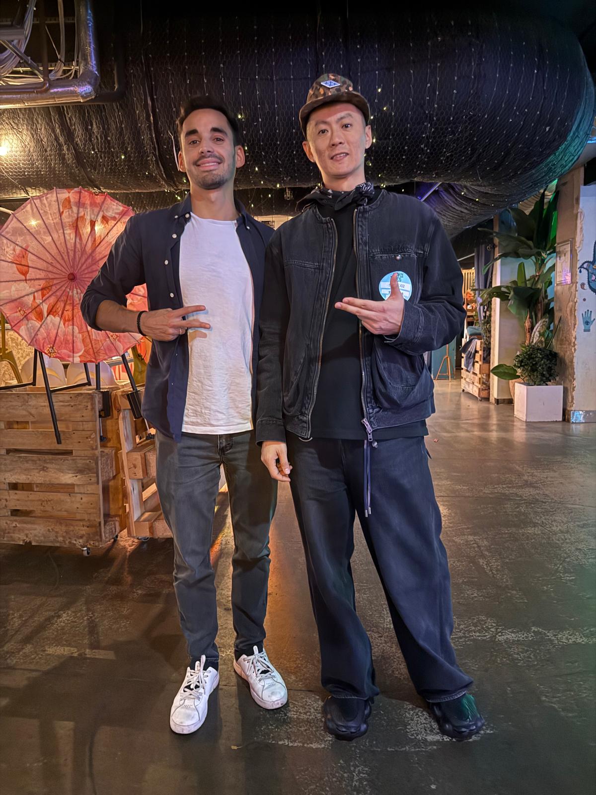 Randomly sat next to Shing02 while eating before the concert : r